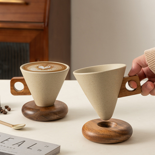 High-End Retro Ceramic Coffee Cup, High-End and Exquisite Home Coffee Cup and Saucer Set for Women's Personal Use